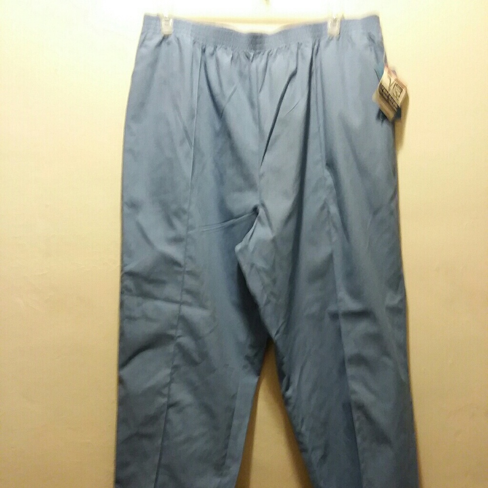 Brand New Women's Crest Nurse Uniform